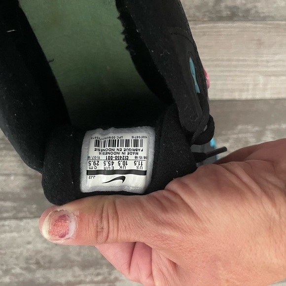 Nike Air Max 1
Jelly Swoosh Black Fuchsia Blue Fury - Picture 4 of 4